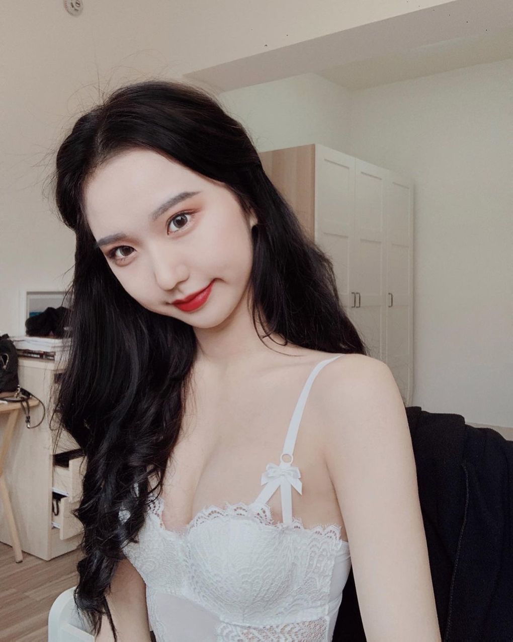 34D娃娃臉網紅尺度超大！「XX若隱若現」好害羞~小林兒