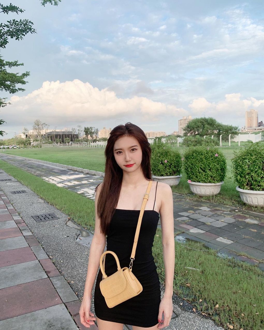 34D娃娃臉網紅尺度超大！「XX若隱若現」好害羞~小林兒