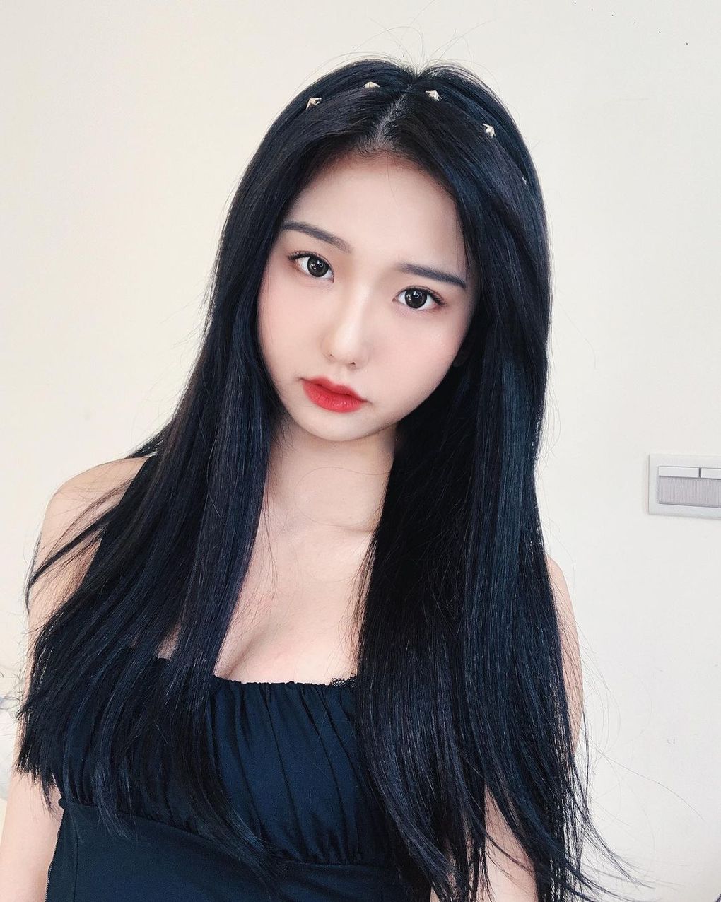 34D娃娃臉網紅尺度超大！「XX若隱若現」好害羞~小林兒