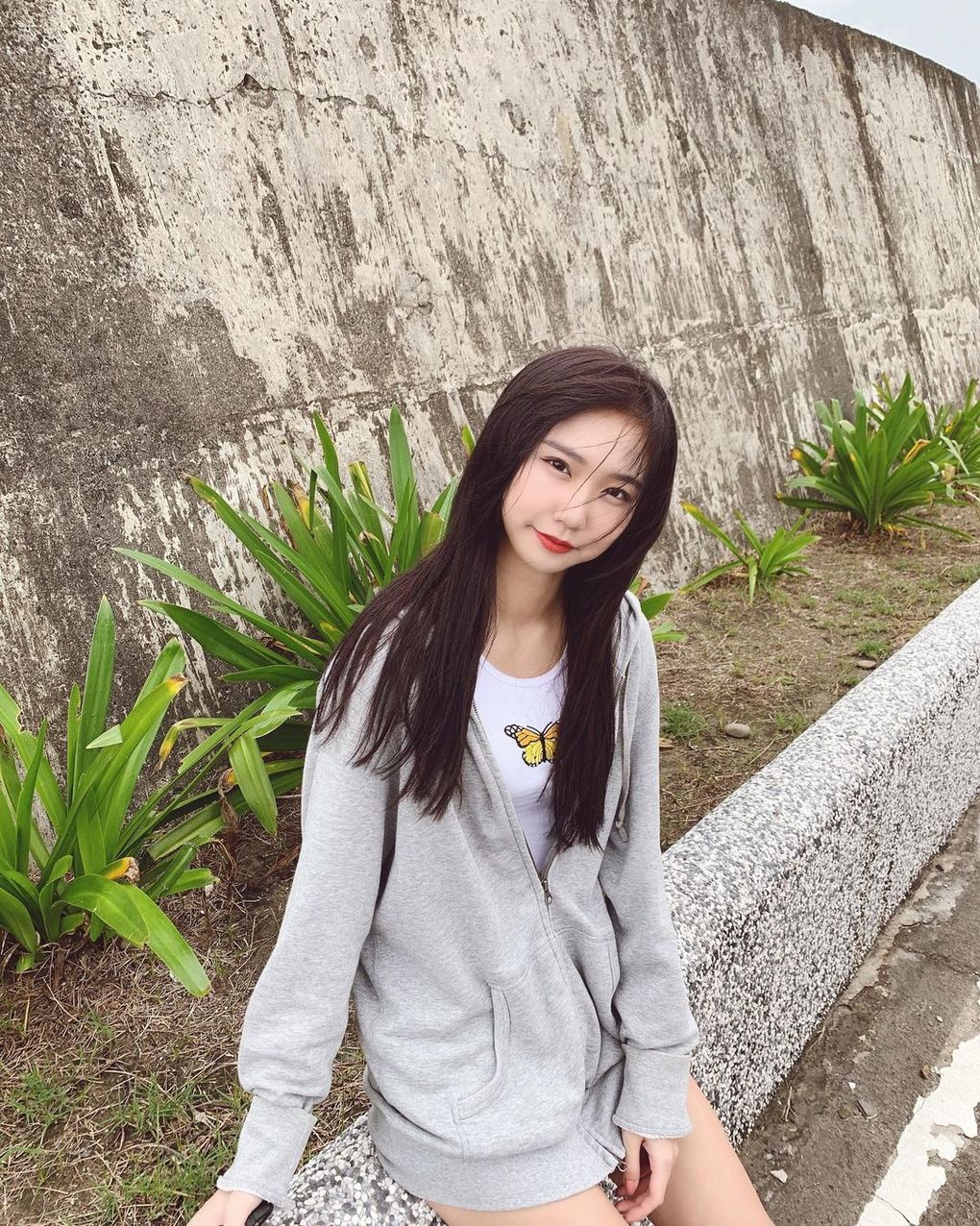 34D娃娃臉網紅尺度超大！「XX若隱若現」好害羞~小林兒