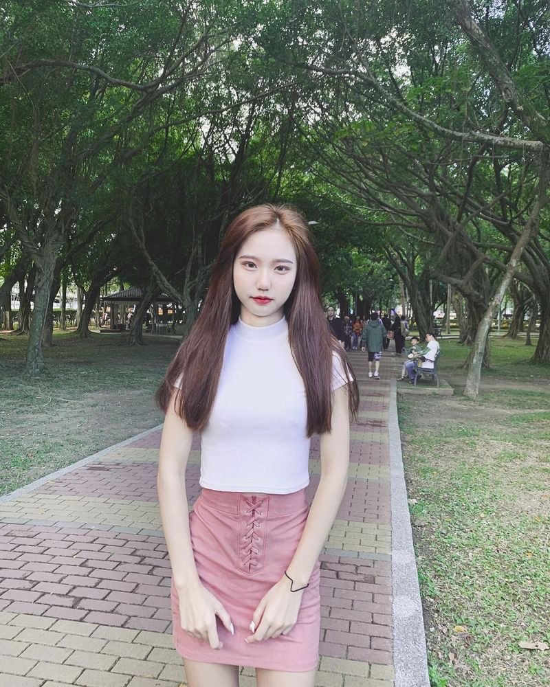 34D娃娃臉網紅尺度超大！「XX若隱若現」好害羞~小林兒