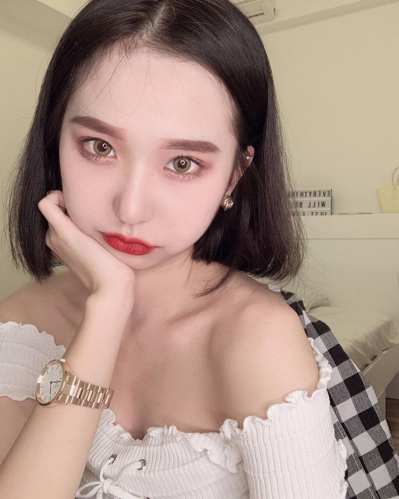 34D娃娃臉網紅尺度超大！「XX若隱若現」好害羞~小林兒