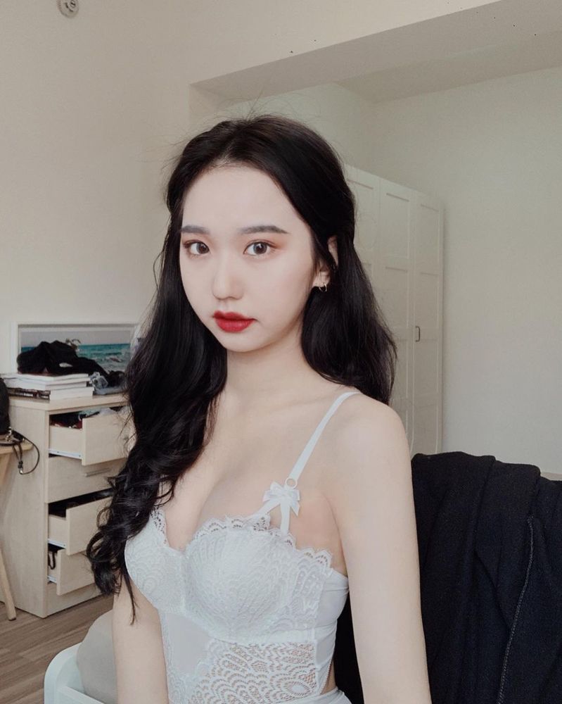 34D娃娃臉網紅尺度超大！「XX若隱若現」好害羞~小林兒