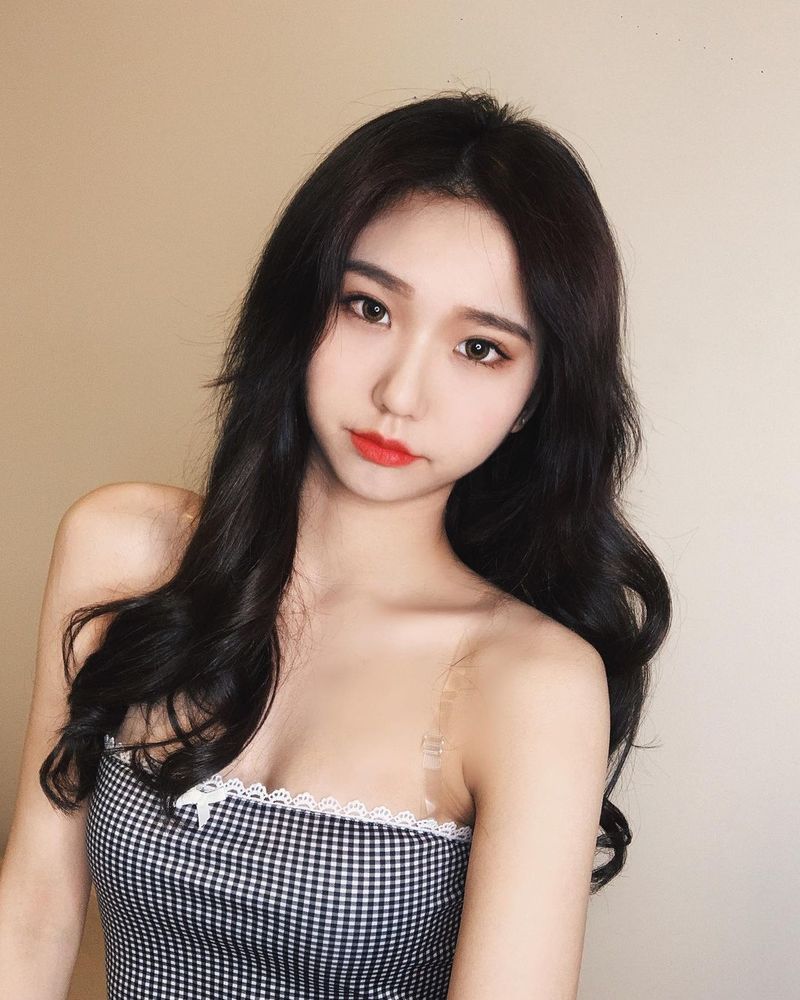 34D娃娃臉網紅尺度超大！「XX若隱若現」好害羞~小林兒