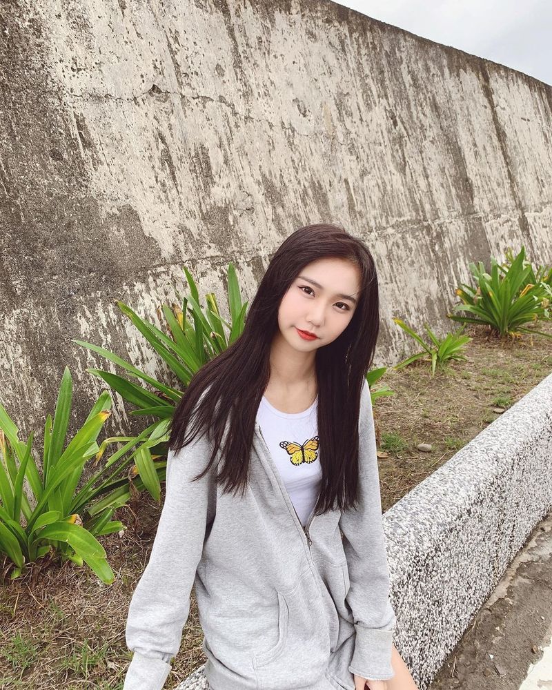 34D娃娃臉網紅尺度超大！「XX若隱若現」好害羞~小林兒