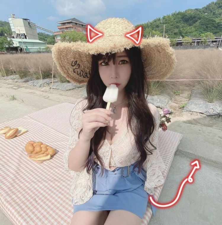 34D娃娃臉網紅尺度超大！「XX若隱若現」好害羞~小林兒