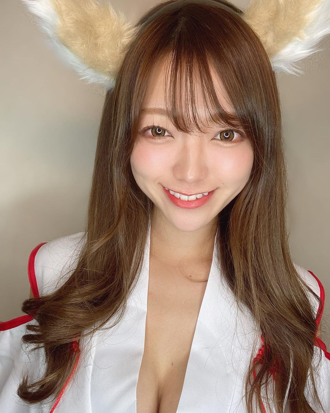 護士小姐制服是不是太緊？日本甜美小模「八千恵」隱乳身材讓人驚豔