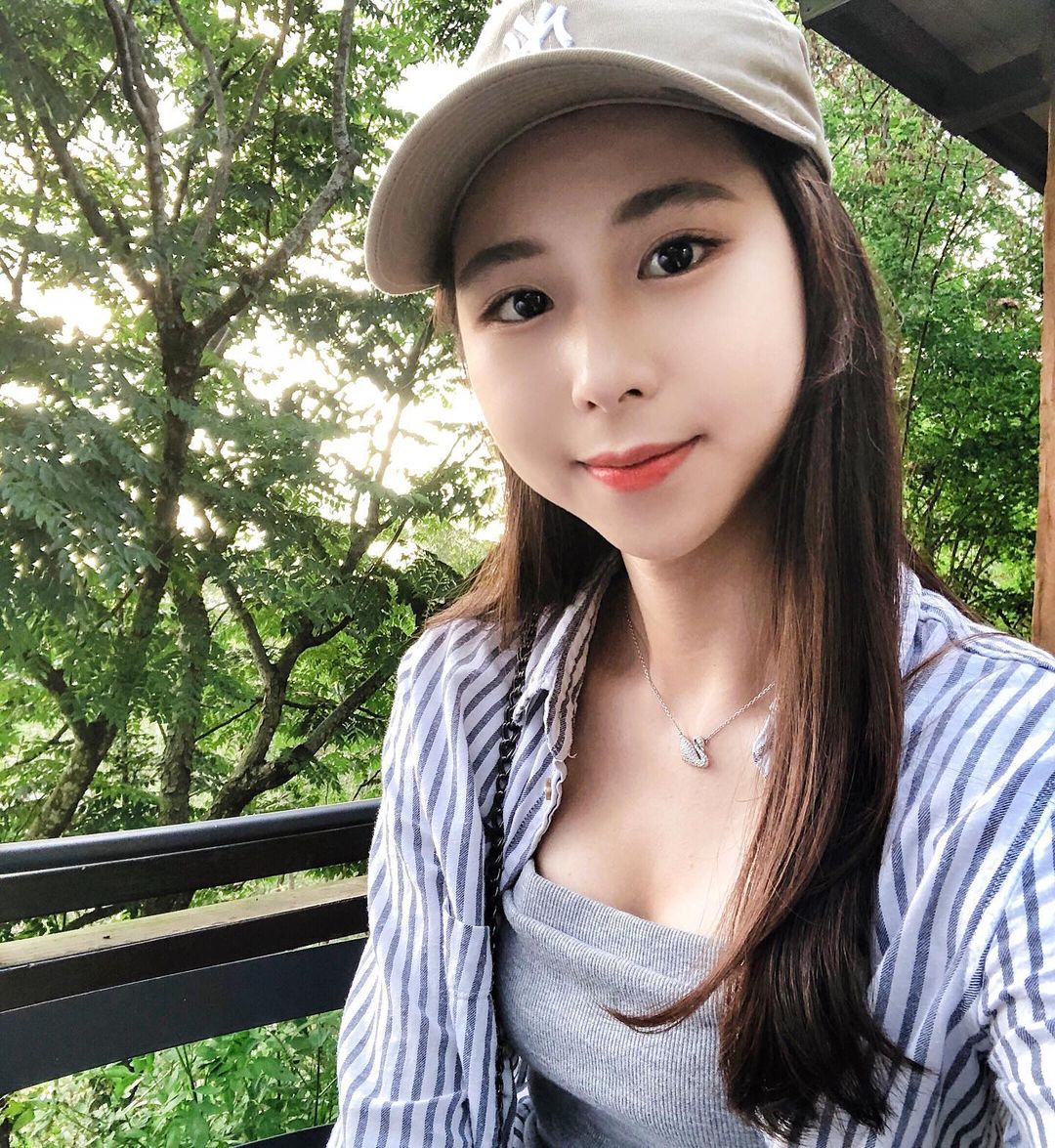 李孟旂  仙氣小清新  笑容真的很甜！ - 美女圖 -