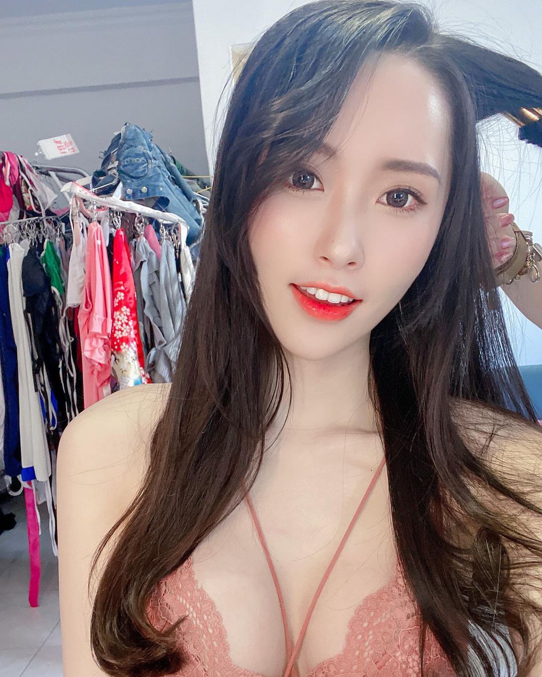 Vanessa  雪白酥胸身材這根本 ...極品啊！ - 美女圖 -