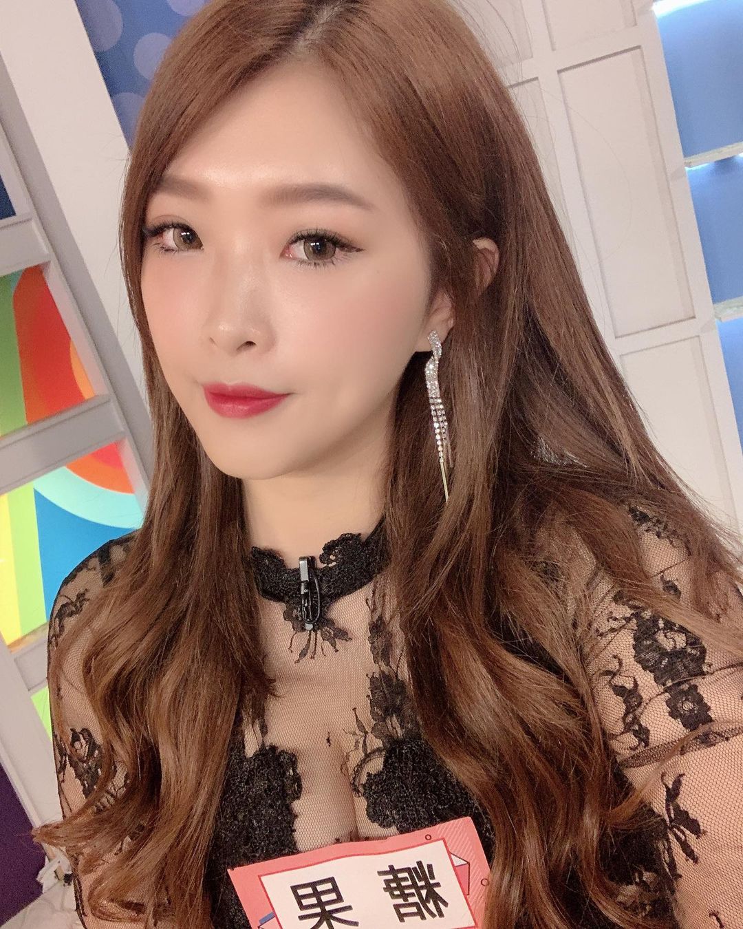 糖果  臉蛋笑起來好誘人勾人度飆升 - 美女圖 -