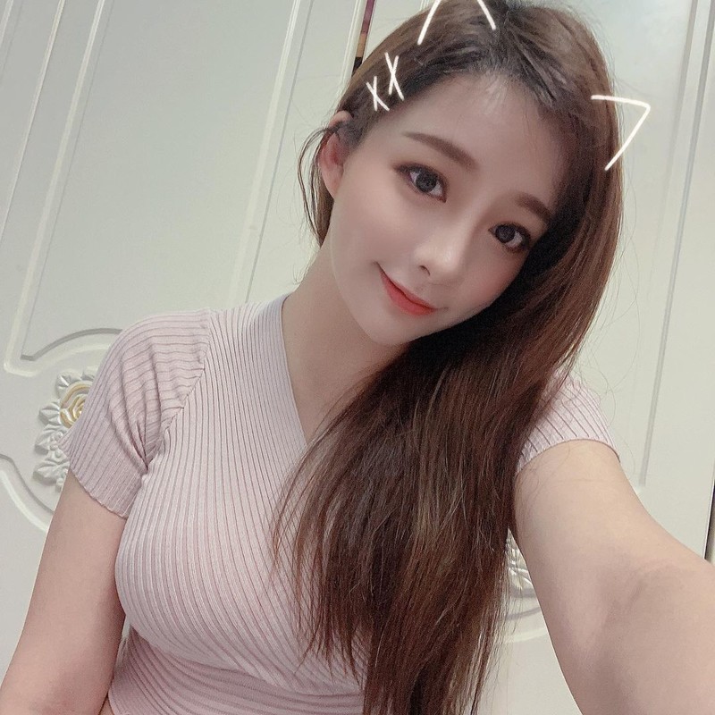 正妹鄞芽兒放手喝奶茶姣好身材超吸睛 - 美女圖 -