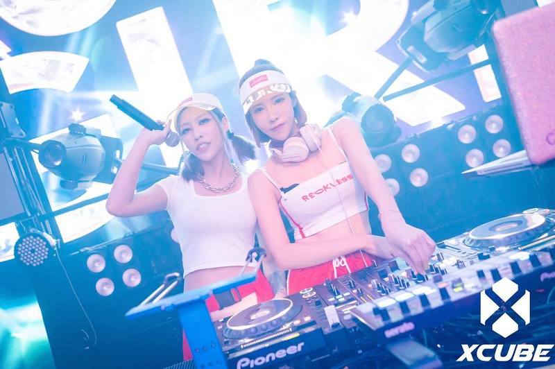 壞壞惹人愛!性感實力派派對女王組合「Party Bad Girls」MC Arisa x DJ Cyndi 引爆你的夜晚 - 美女圖 -