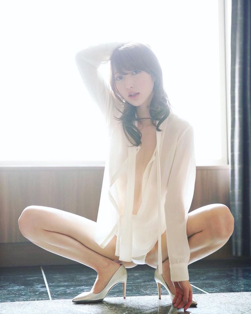 上智大學性感正妹主播「森田由乃」，餵吃巧克力展現「火辣美胸」！