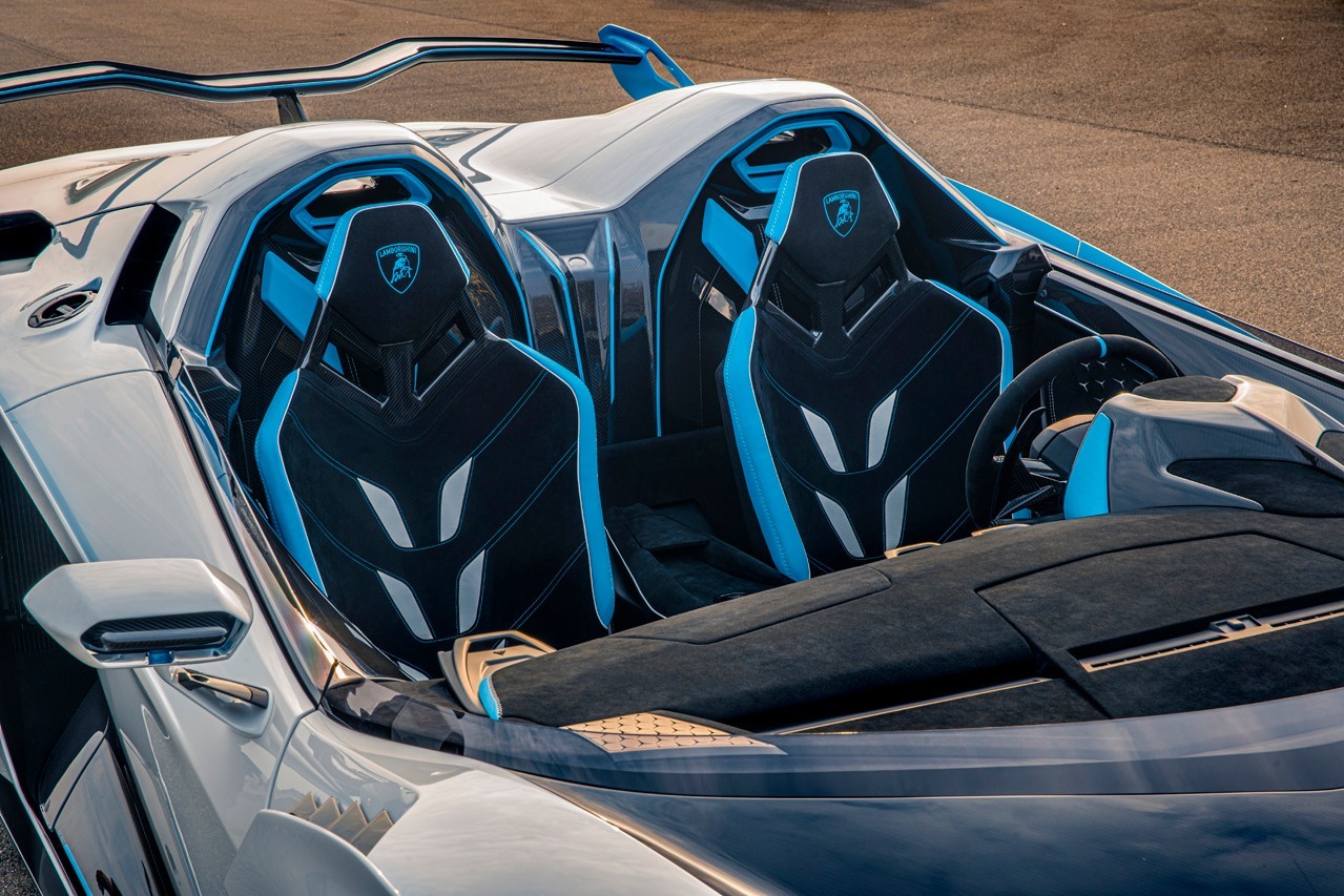 https___hk.hypebeast.com_files_2020_12_lamborghini-sc20-squadra-corse-open-top-o.jpg