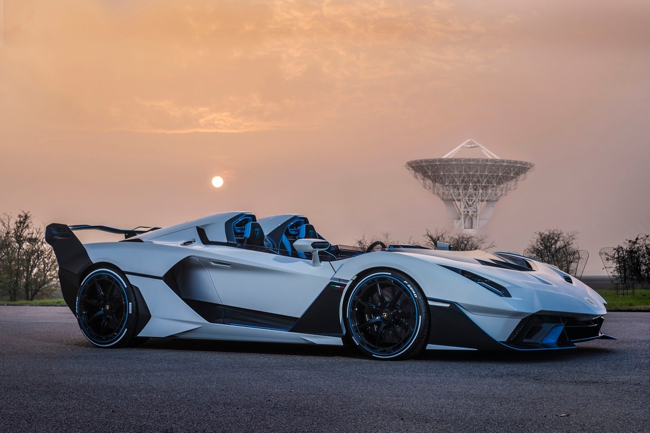 https___hk.hypebeast.com_files_2020_12_lamborghini-sc20-squadra-corse-open-top-o.jpg
