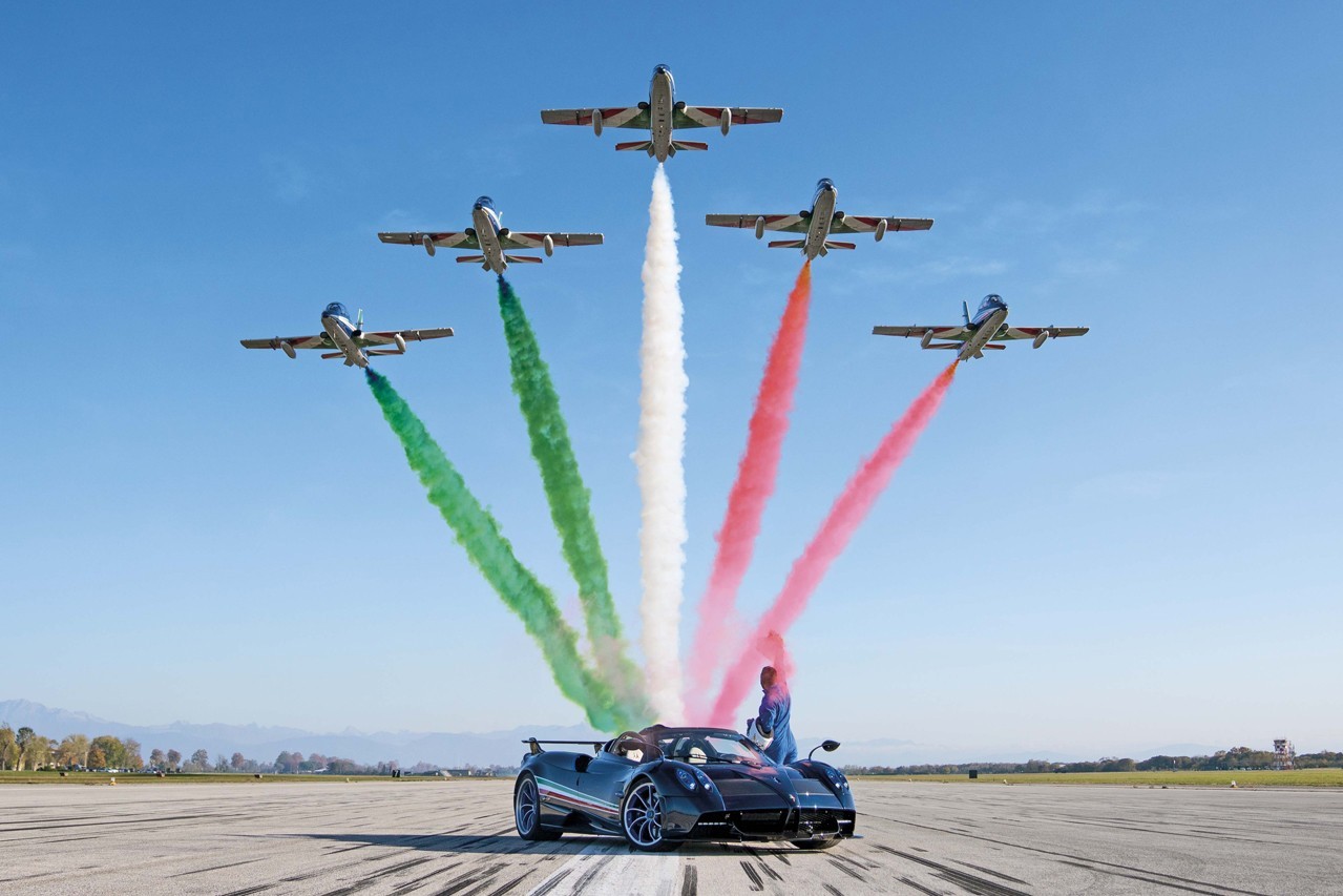 https___hk.hypebeast.com_files_2020_12_pagani-huayra-tricolore-italian-air-force.jpg