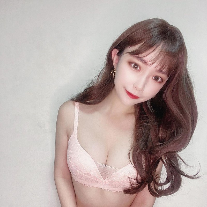 A4腰正妹Yuru穿上粉紅內衣難得解放性感好身材, A4腰正妹Yuru穿上粉紅內衣難得解放性感好身材 mitaotv9.com