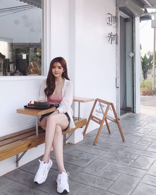 正妹安恬甜美用餐超萌臉蛋與微露事業線超正讓人戀愛, 正妹安恬甜美用餐超萌臉蛋與微露事業線超正讓人戀愛 mitaotv9.com