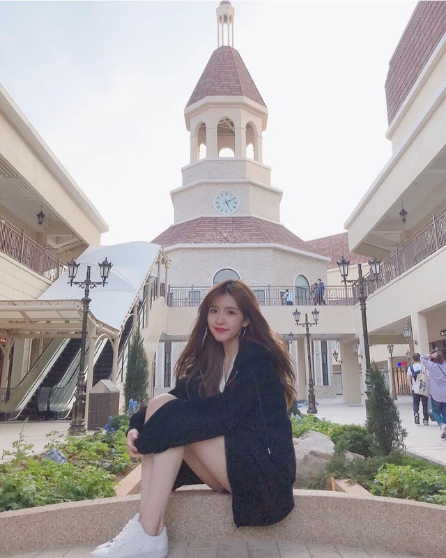 正妹安恬甜美用餐超萌臉蛋與微露事業線超正讓人戀愛, 正妹安恬甜美用餐超萌臉蛋與微露事業線超正讓人戀愛 mitaotv9.com