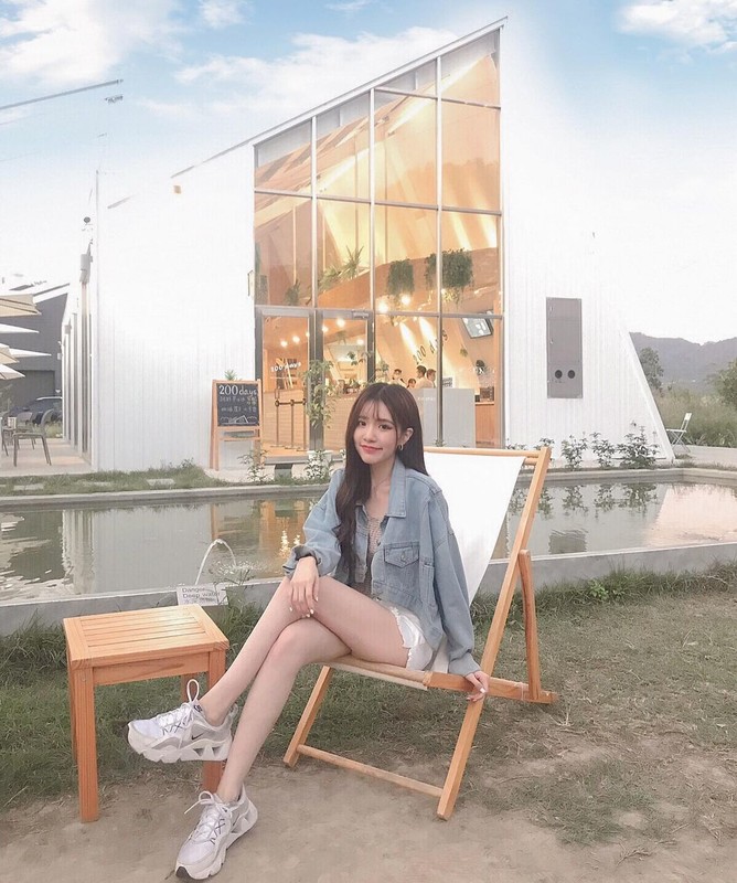 正妹安恬甜美用餐超萌臉蛋與微露事業線超正讓人戀愛, 正妹安恬甜美用餐超萌臉蛋與微露事業線超正讓人戀愛 mitaotv9.com