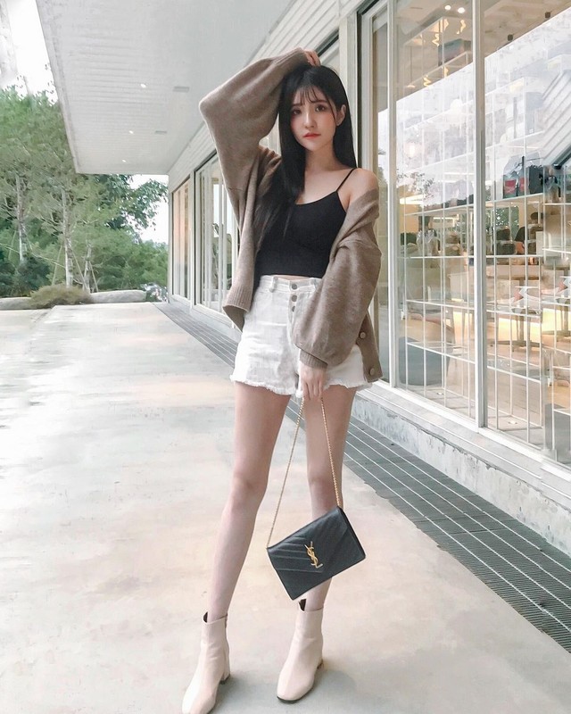 正妹安恬甜美用餐超萌臉蛋與微露事業線超正讓人戀愛, 正妹安恬甜美用餐超萌臉蛋與微露事業線超正讓人戀愛 mitaotv9.com