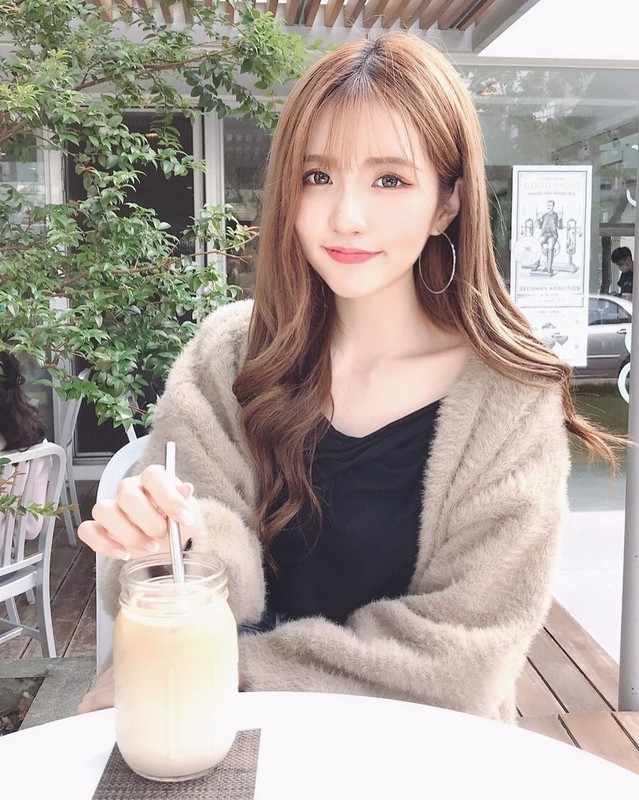 正妹安恬甜美用餐超萌臉蛋與微露事業線超正讓人戀愛, 正妹安恬甜美用餐超萌臉蛋與微露事業線超正讓人戀愛 mitaotv9.com