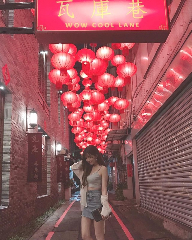 正妹安恬甜美用餐超萌臉蛋與微露事業線超正讓人戀愛, 正妹安恬甜美用餐超萌臉蛋與微露事業線超正讓人戀愛 mitaotv9.com