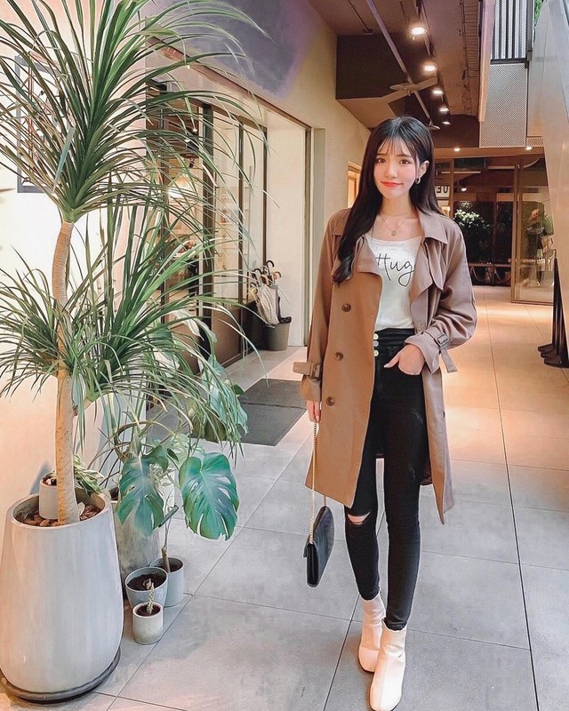 正妹安恬甜美用餐超萌臉蛋與微露事業線超正讓人戀愛, 正妹安恬甜美用餐超萌臉蛋與微露事業線超正讓人戀愛 mitaotv9.com