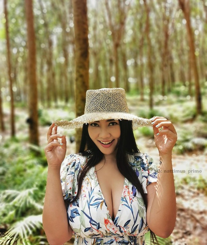 泰國超兇G奶正妹Nattimus海邊換上西瓜比基尼豪乳包不住大炸裂 - 亞洲美女 -