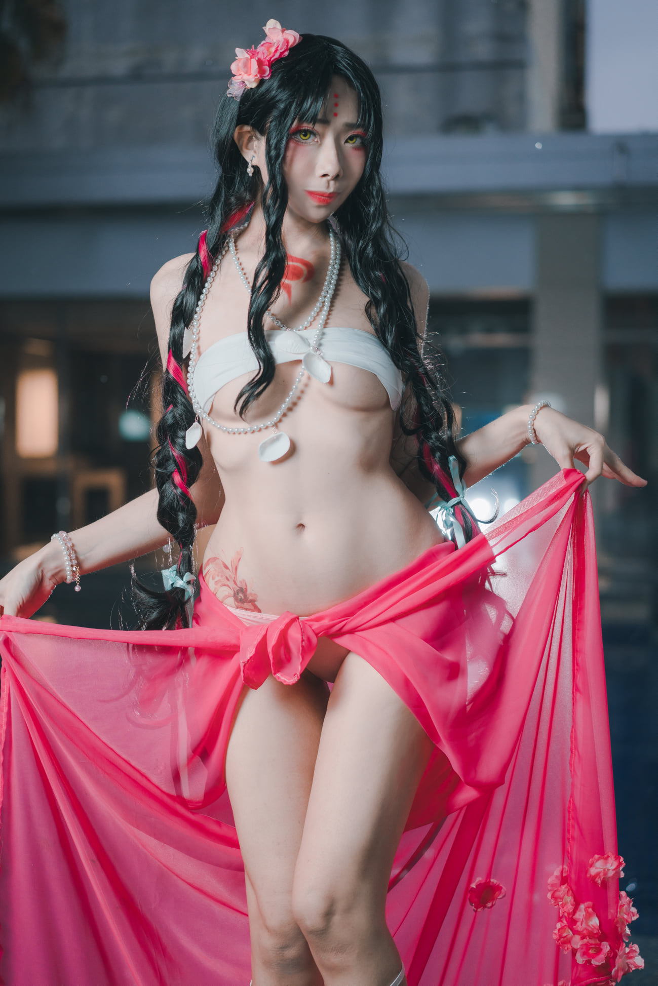 台灣 Coser 就是辣！170 cm「甘娜」解放「雪乳、蜜臀」！黑絲長腿超性感