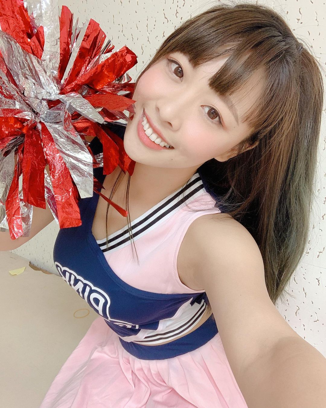 火辣啦啦隊妹子Cali卡兒  白嫩模樣太讓人驚呆瘋狂 - 美女圖 -