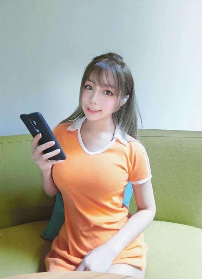 讓人想入非非的「菲菲」！水汪大眼超無害  卻有著「D 罩杯」性感身材