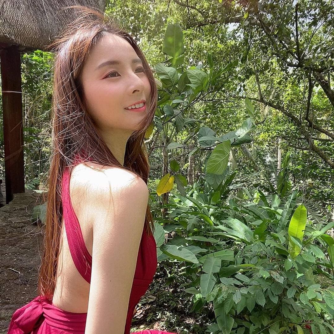 傲嬌臉女孩苡菲  若隱若現的身材超完美 - 美女圖 -