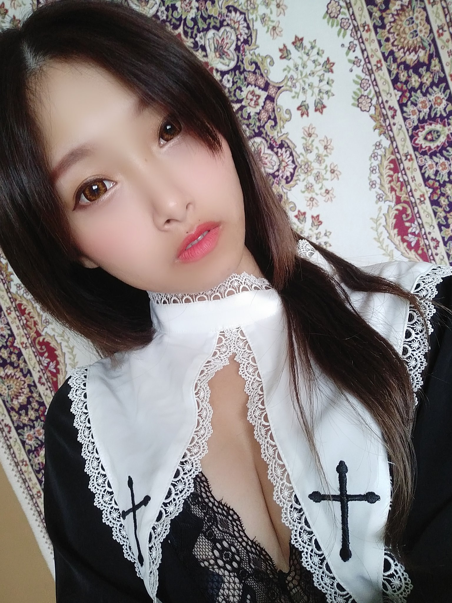 甜美正妹「霓霓」各種上空全裸解放美乳！143 cm 讓人想打包帶回家