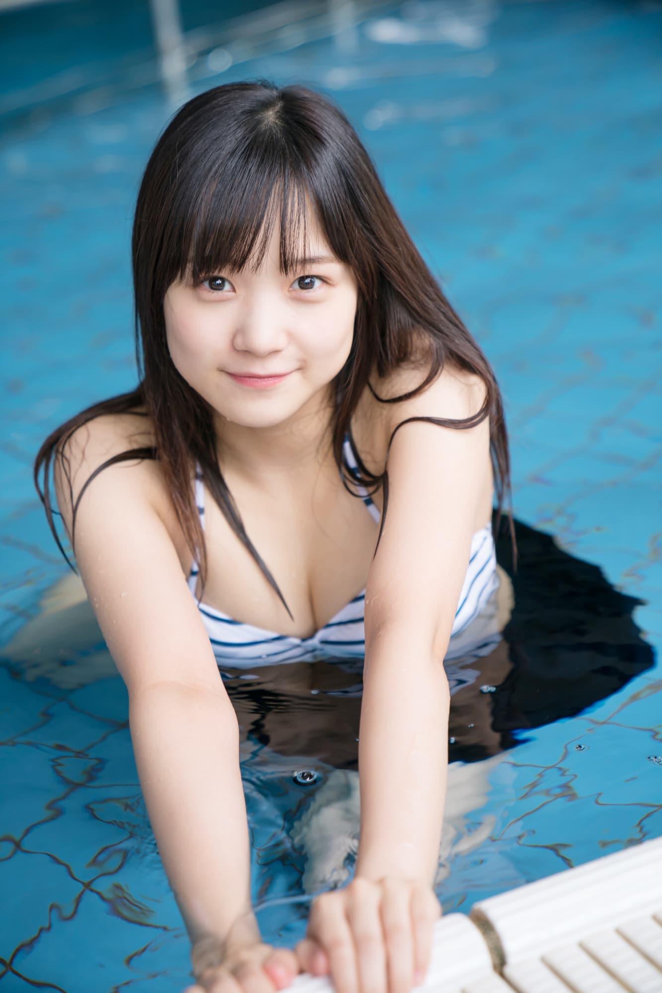 奇蹟雪國少女「稲場愛香」純潔美肌如雪般潔白　極品甜笑讓人身心靈都融化