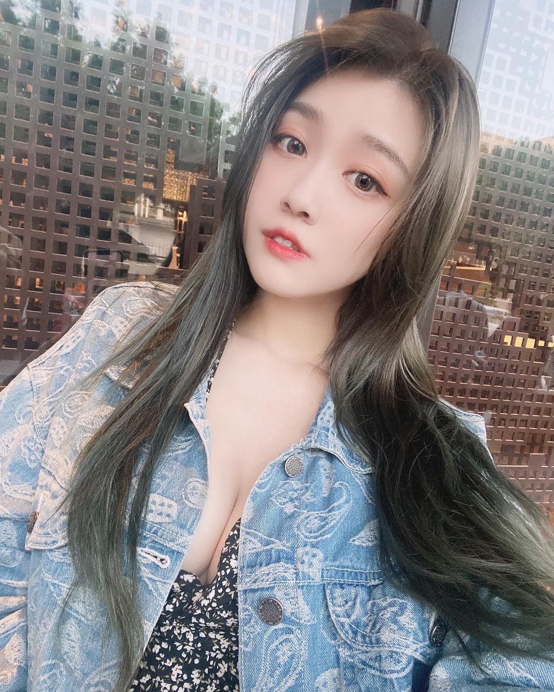 人氣直播主凱琪 K7  IG照片「乳浪洶湧」看完直接暈 - 美女圖 -