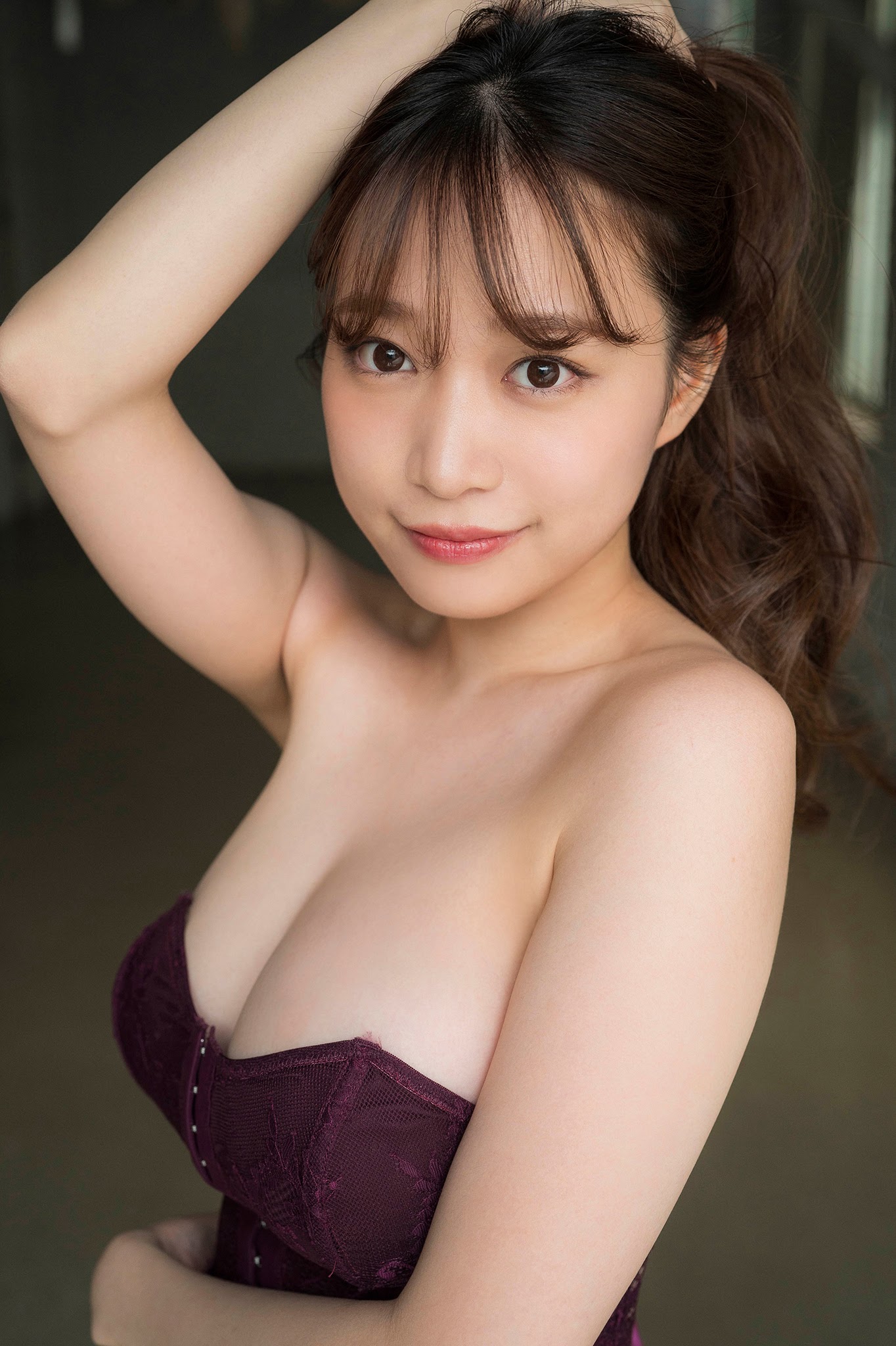 「I 罩杯」神乳溢出！22 歲「青井春」最新寫真照曝光　大秀超強「乳實力」