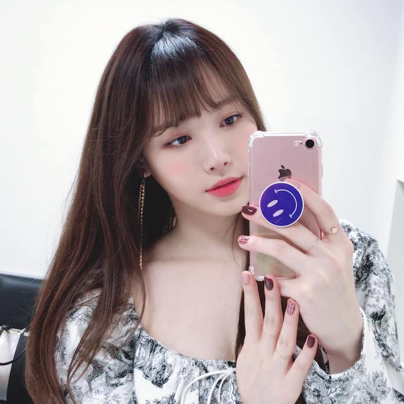 最正畫家！氣質長髮正妹「擁火辣曲線」，白嫩美腿價值5億韓元！