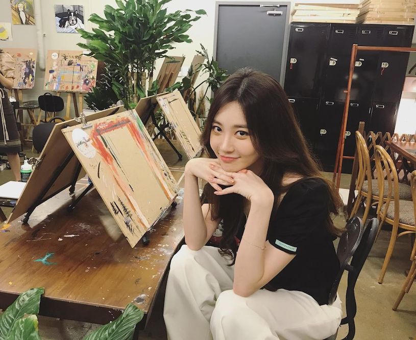 最正畫家！氣質長髮正妹「擁火辣曲線」，白嫩美腿價值5億韓元！