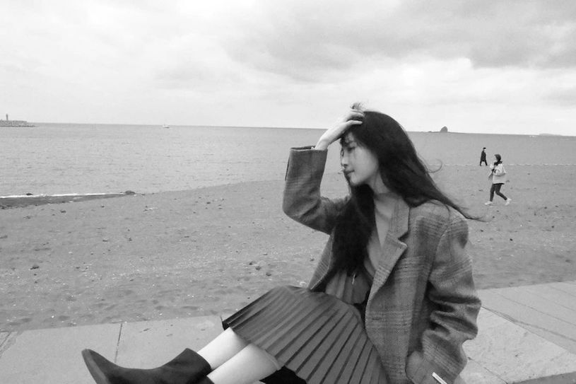 最正畫家！氣質長髮正妹「擁火辣曲線」，白嫩美腿價值5億韓元！