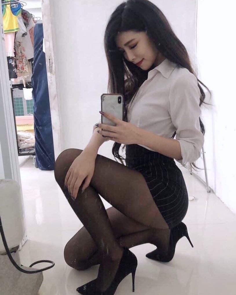 尤妝妝」露出性感大長腿，「白皙光滑的曲線」讓人瘋狂！ - 美女圖 -