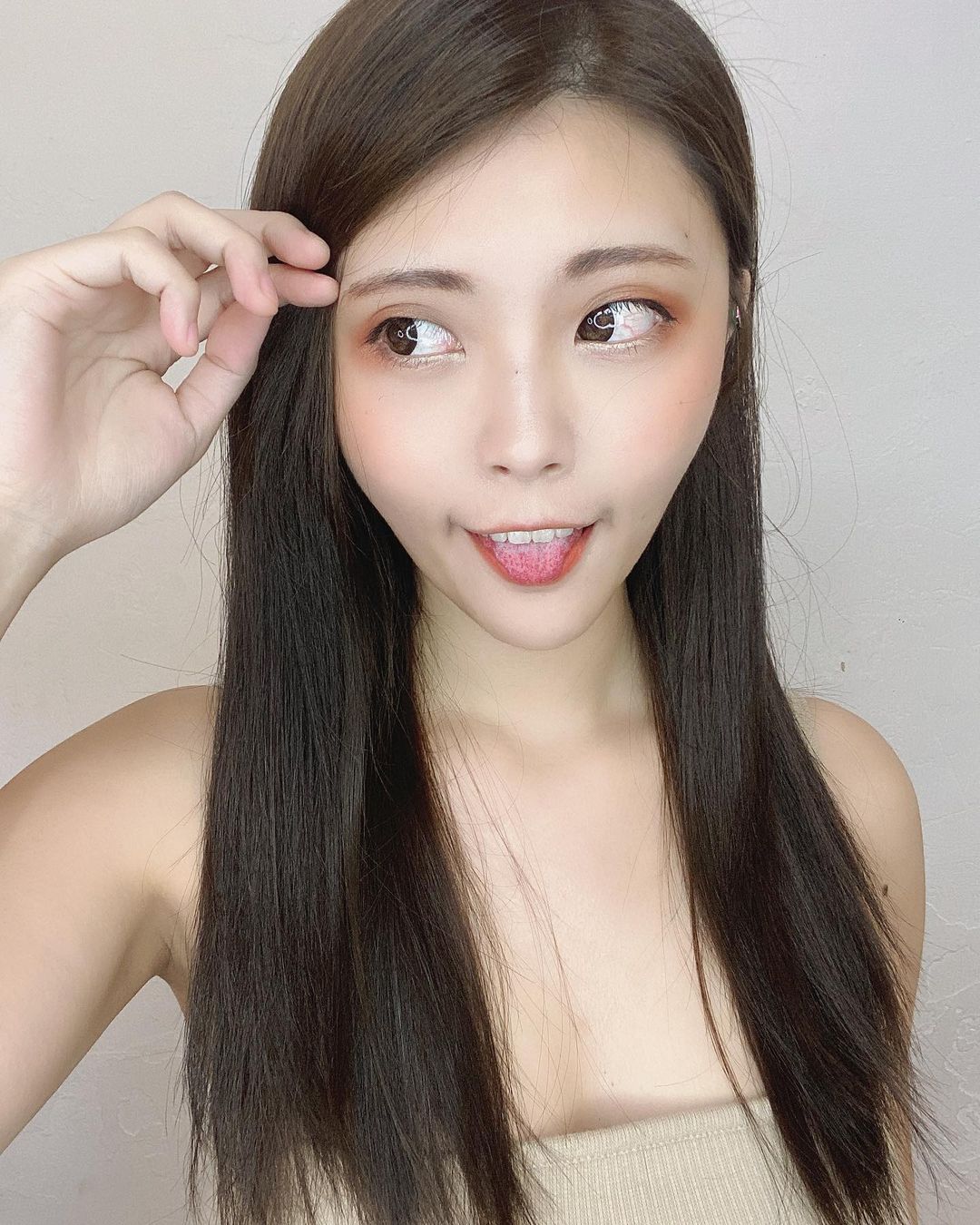 純愛美乳女神「苡琍Hana」誘惑能量全面釋放　性感胴體勾引不斷讓人想撲倒