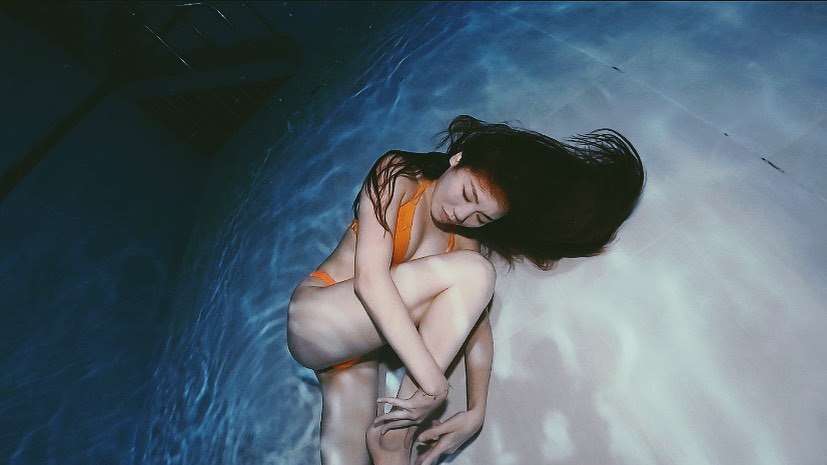 太平山雪地仙女「Wei Wei Hung」渾圓美尻背影超殺,轉過身再被女神高顏值驚豔到