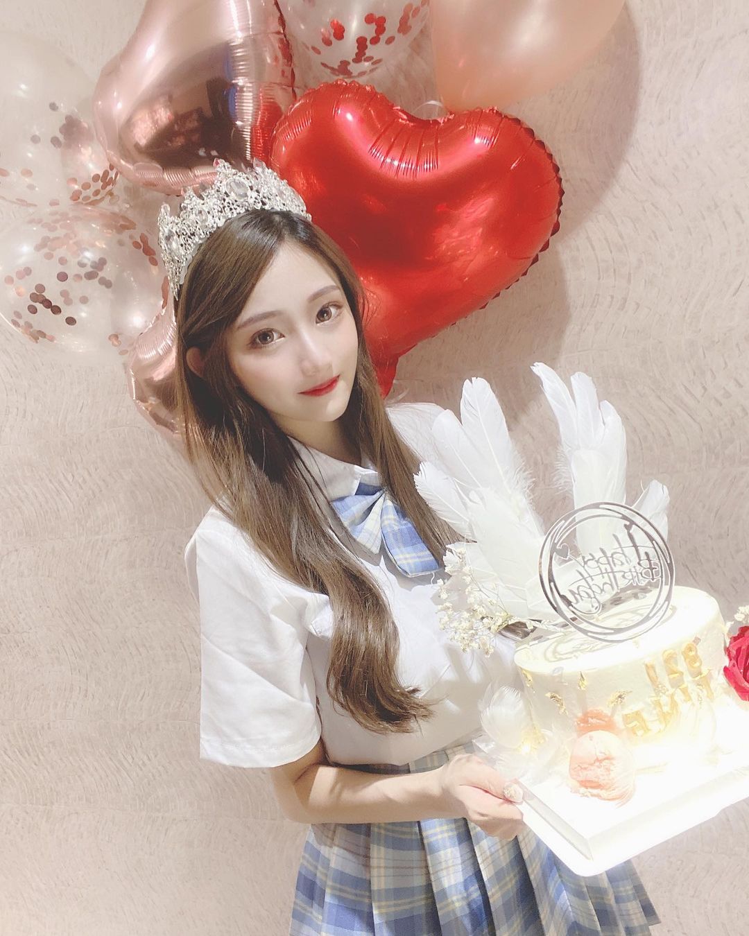 「腿控」天菜！大眼甜心「雨停」白皙美腿＋豐滿雪乳 讓人一看就停不下來