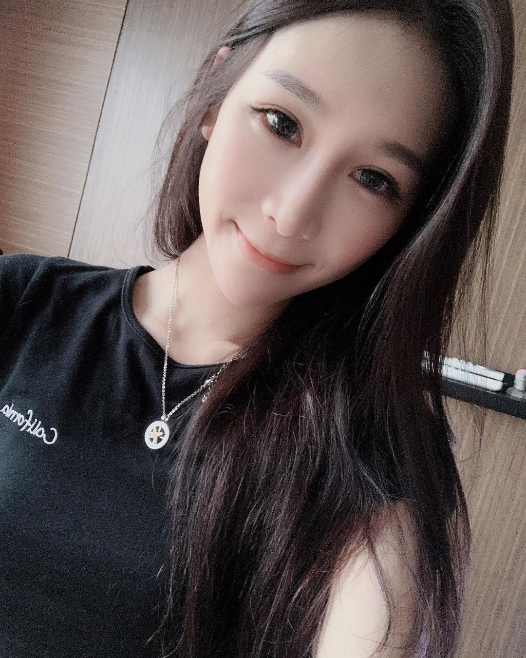 「最正航警」佳佳  絕美大眼加身材  忍不住想多看幾眼 - 美女圖 -
