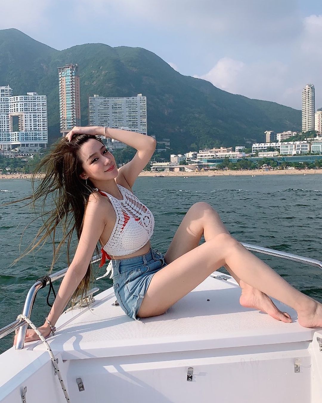 「長腿美姬」不僅臉蛋精緻漂亮,還有著一雙超犯規的「逆天長腿」~黛娜(Dana)