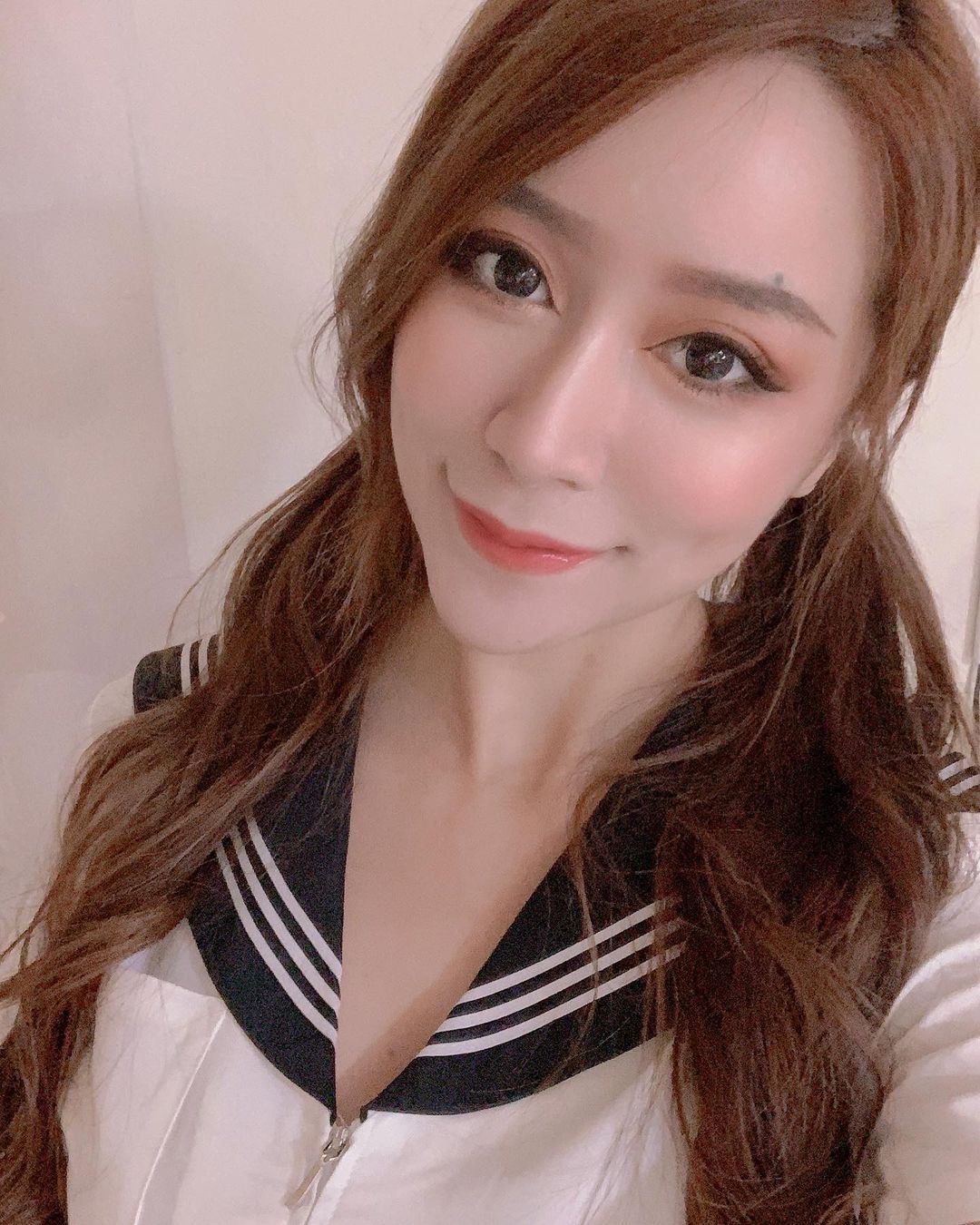 「長腿美姬」不僅臉蛋精緻漂亮,還有著一雙超犯規的「逆天長腿」~黛娜(Dana)