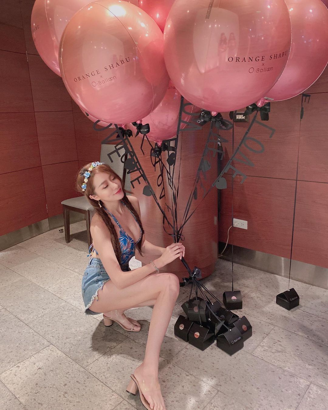 「長腿美姬」不僅臉蛋精緻漂亮,還有著一雙超犯規的「逆天長腿」~黛娜(Dana)