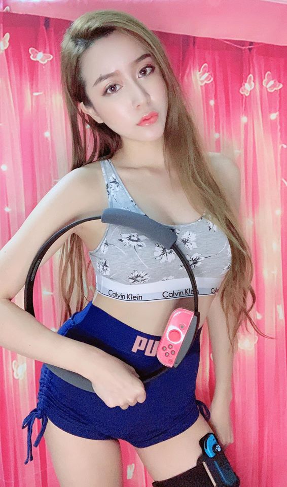 「長腿美姬」不僅臉蛋精緻漂亮,還有著一雙超犯規的「逆天長腿」~黛娜(Dana)