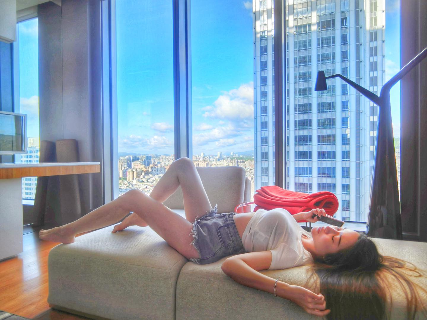 「長腿美姬」不僅臉蛋精緻漂亮,還有著一雙超犯規的「逆天長腿」~黛娜(Dana)